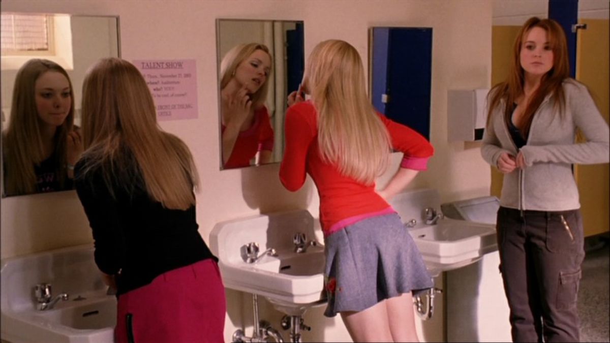 6 Reasons Girls Go To The Bathroom Together