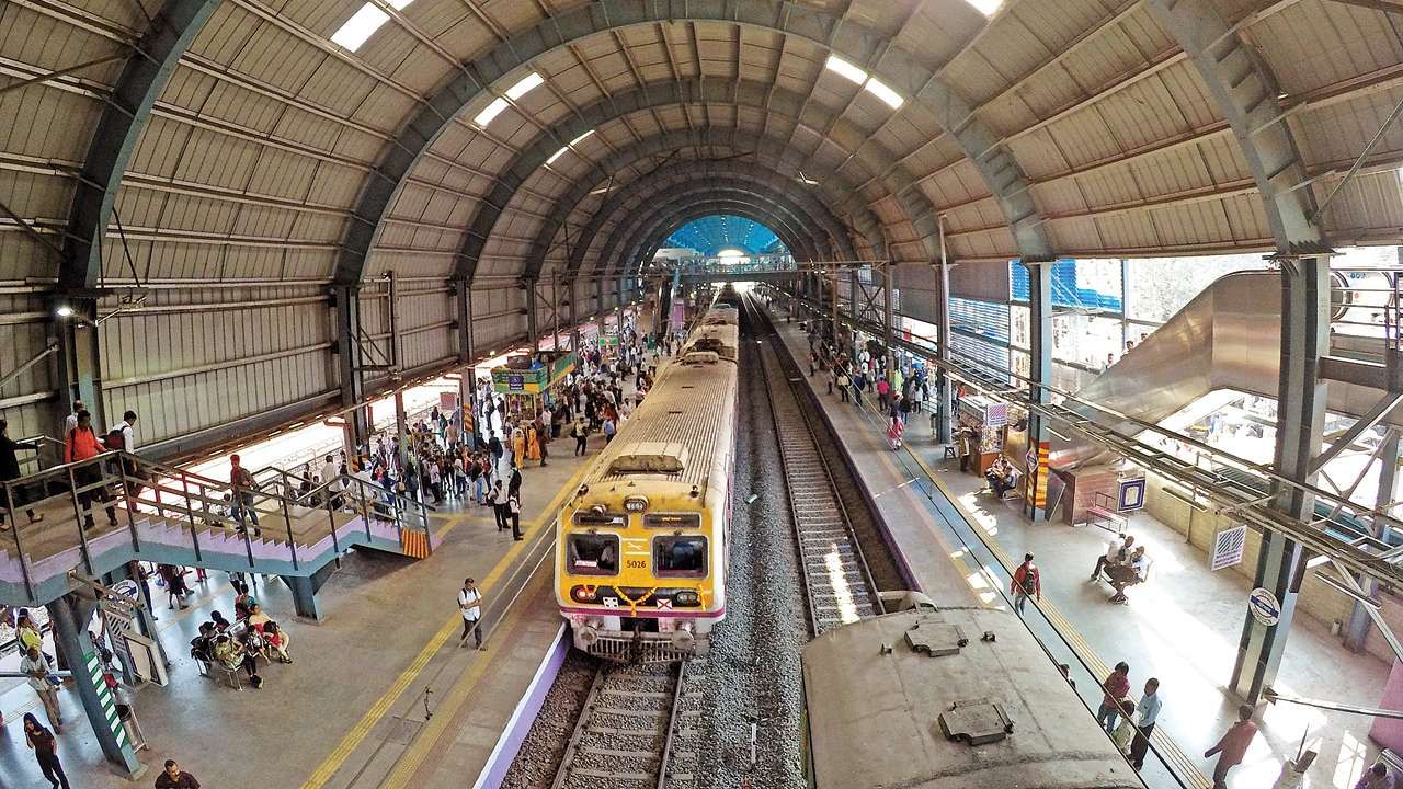 mumbai-railway-station - Knocksense