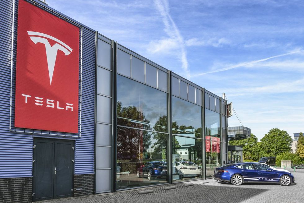 Tesla's Autopilot Partner Walks After Fatal Crash rbl.ms/2ahcoFU