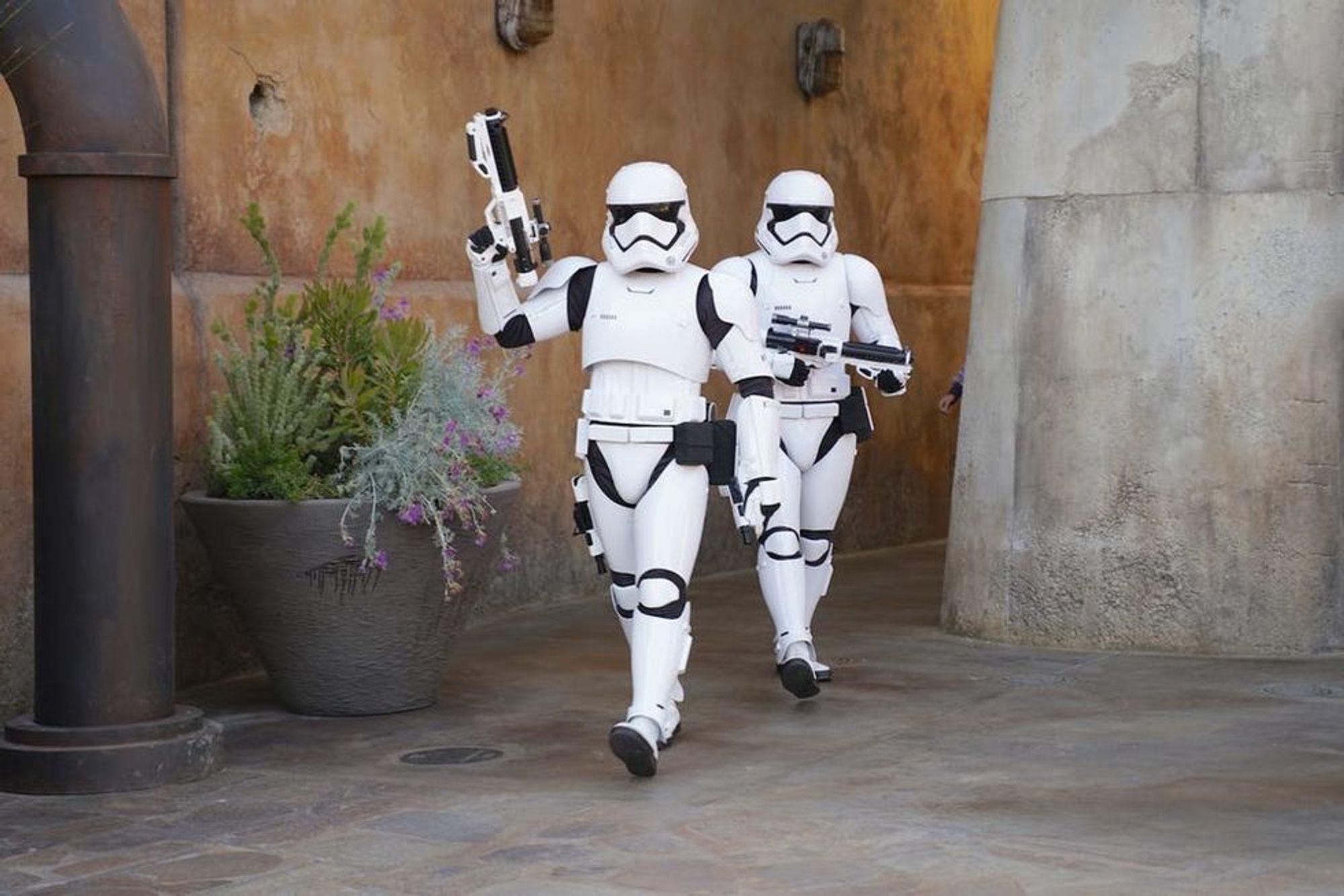 Here’s Why You MUST Go To “Star Wars: Galaxy’s Edge” ASAP - Brit + Co