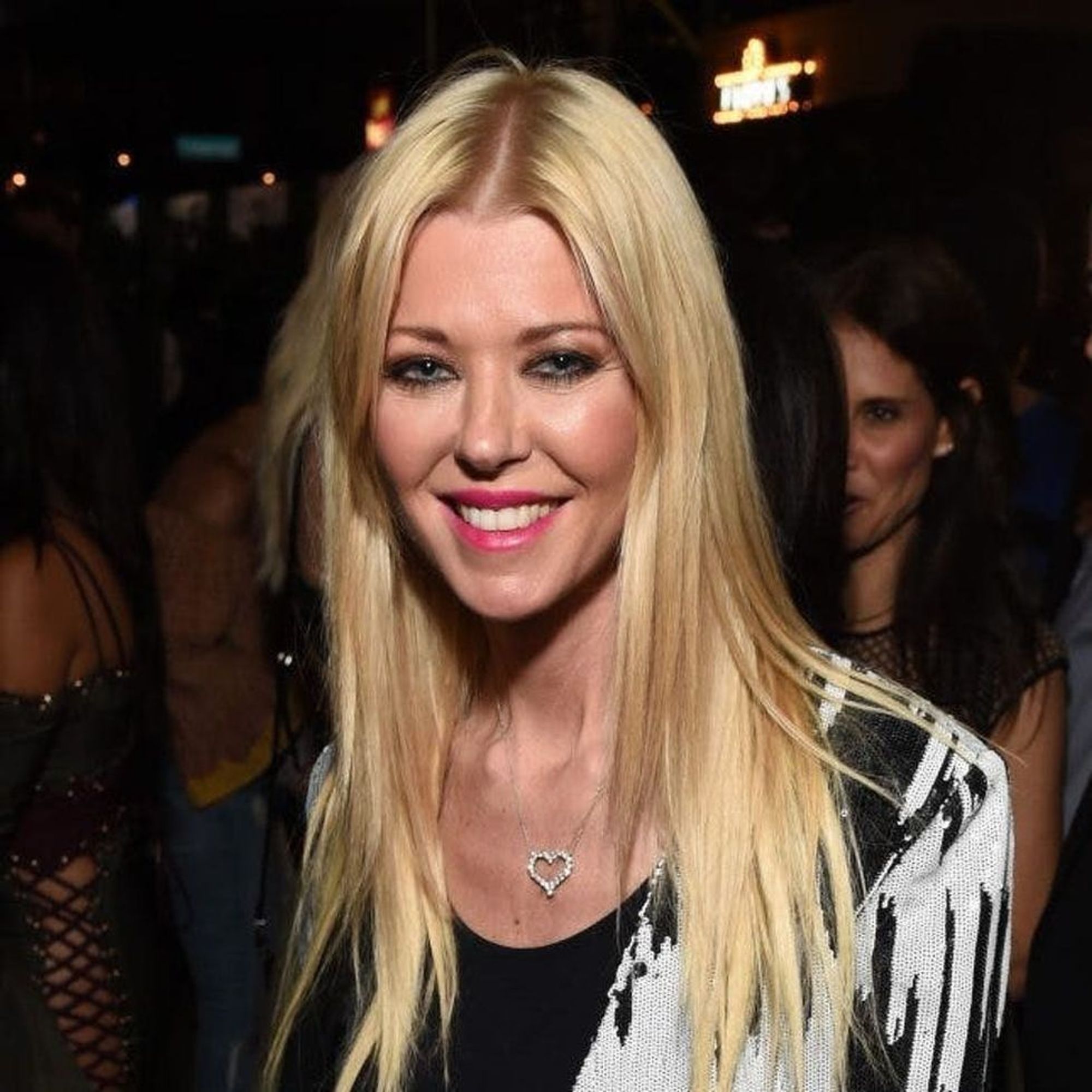 Tara Reid Is Pretty Much Unrecognizable With Her New Platinum ‘Do and
