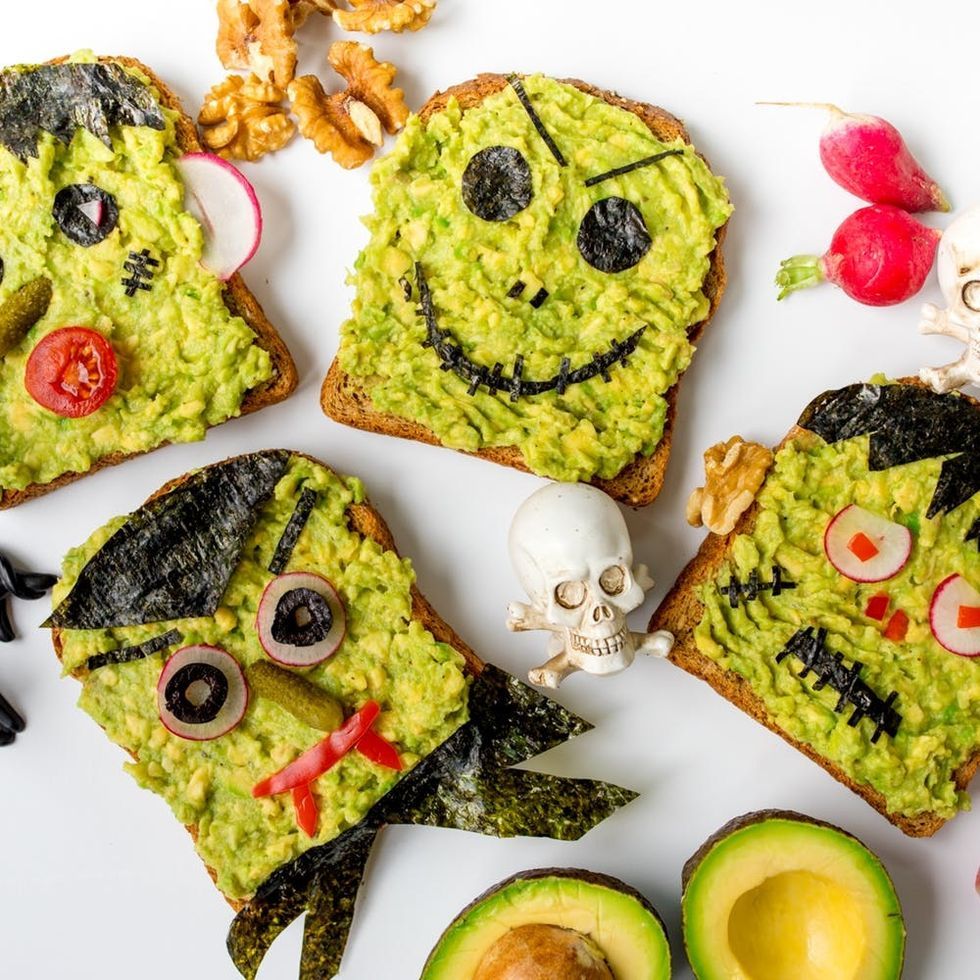 Get In The Halloween Spirit With Our Avocado Breakfast Recipe - Brit + Co