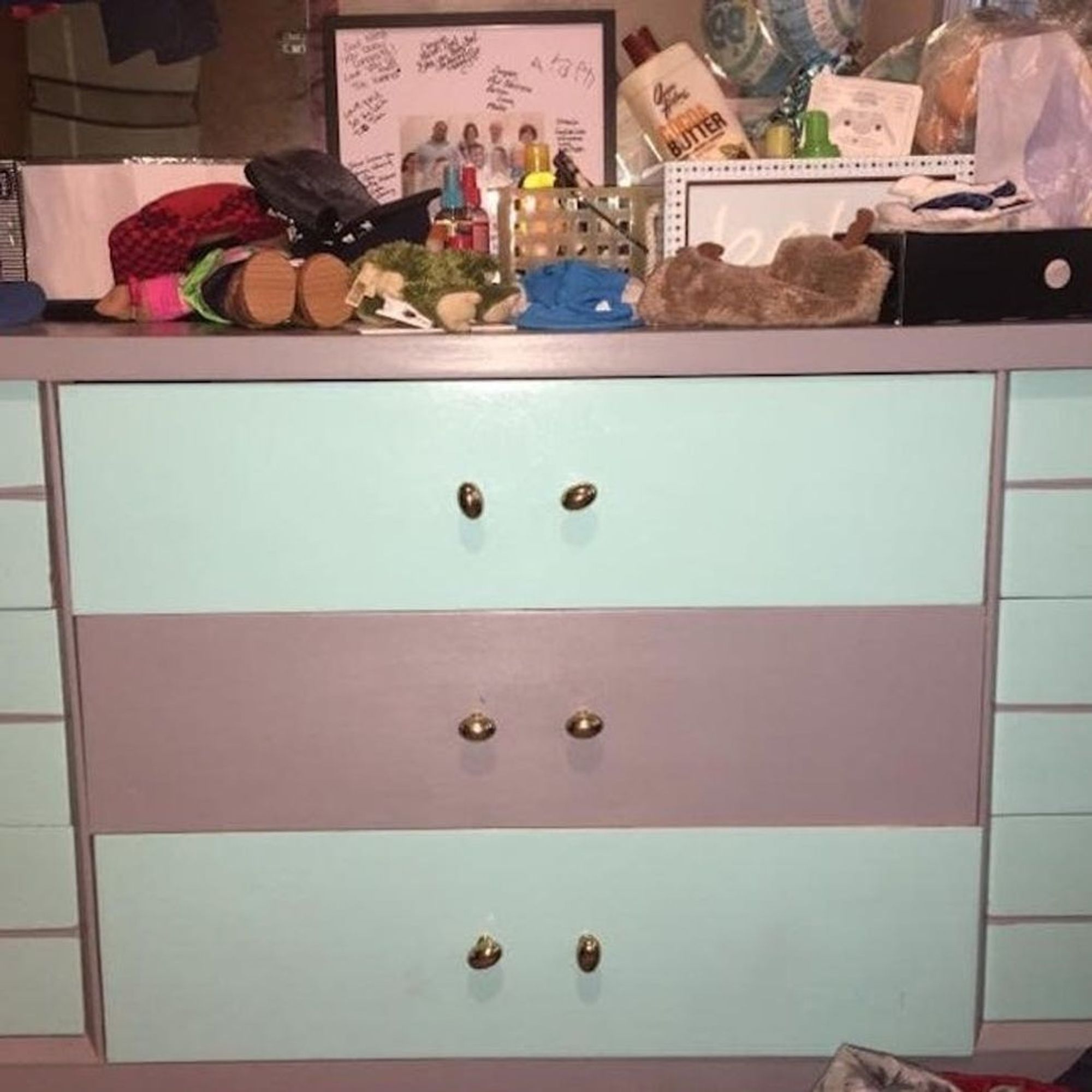 This Dresser Has The Internet Arguing Over Its Color Brit Co