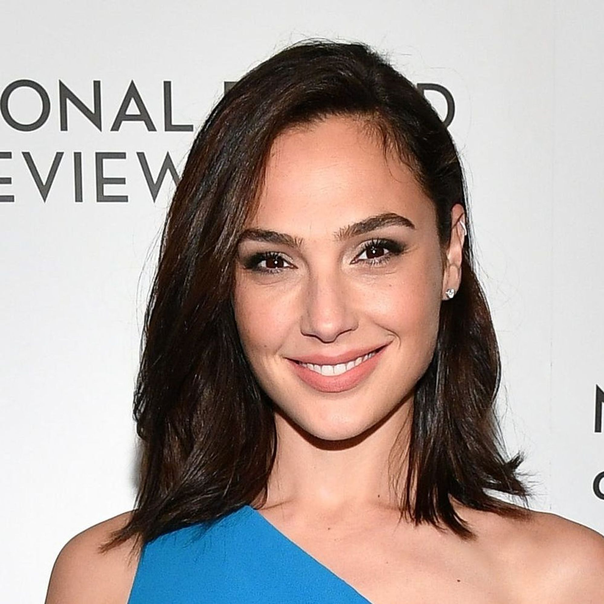 Gal Gadot Just Nabbed a Major Beauty Deal With *This* Iconic Brand ...