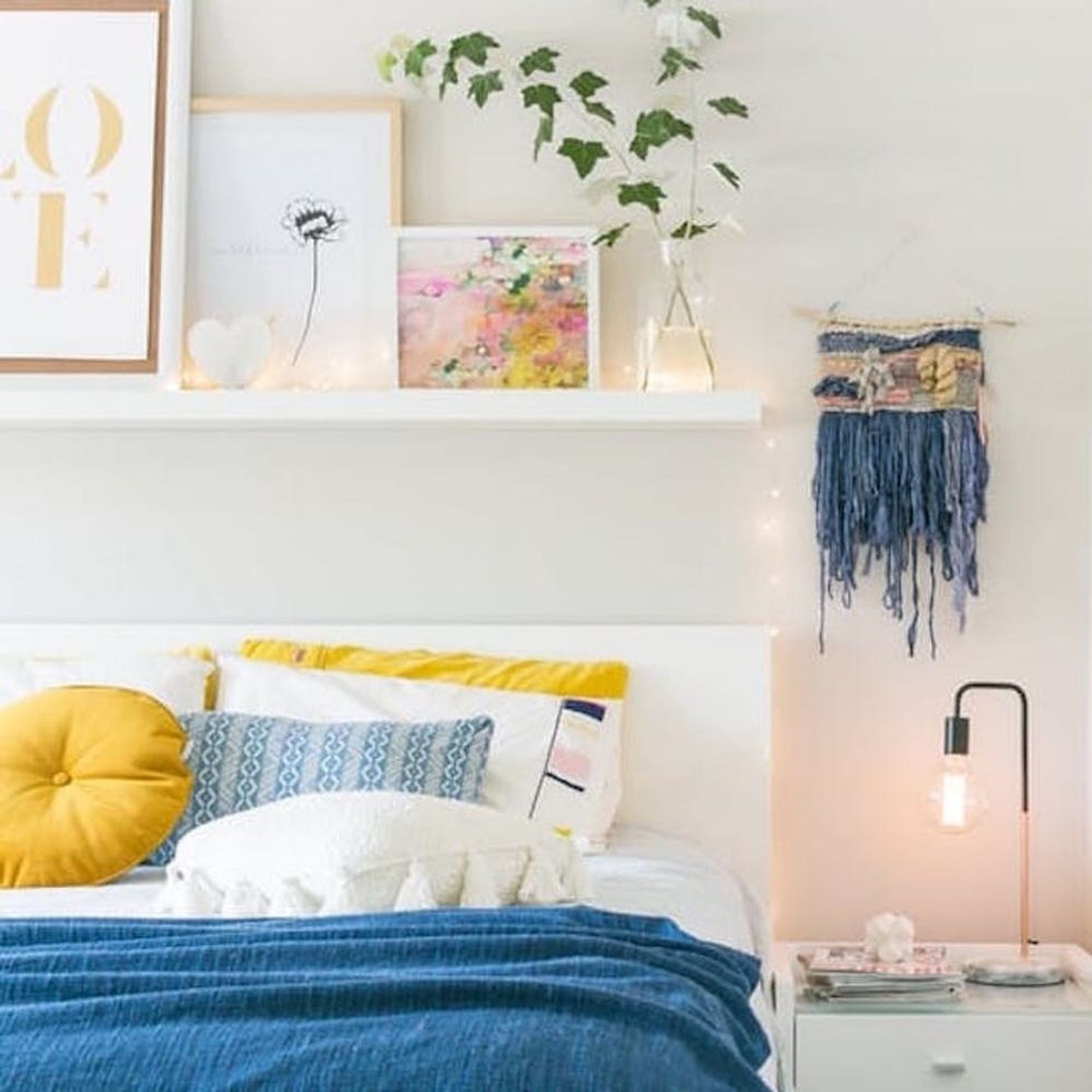 20 Times The Internet Showed Us That Shelves Above Bed Are A Shelves Above The Bed