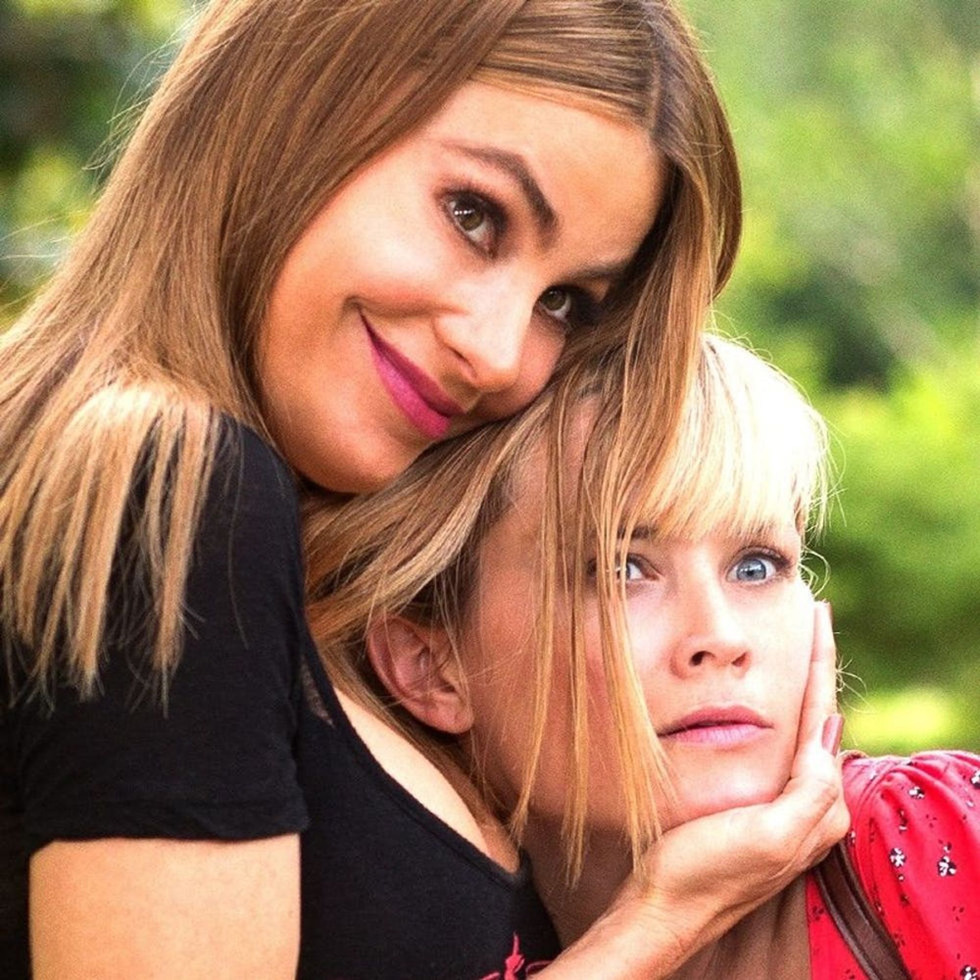 reese witherspoons texts show   sofia vergara  super funny