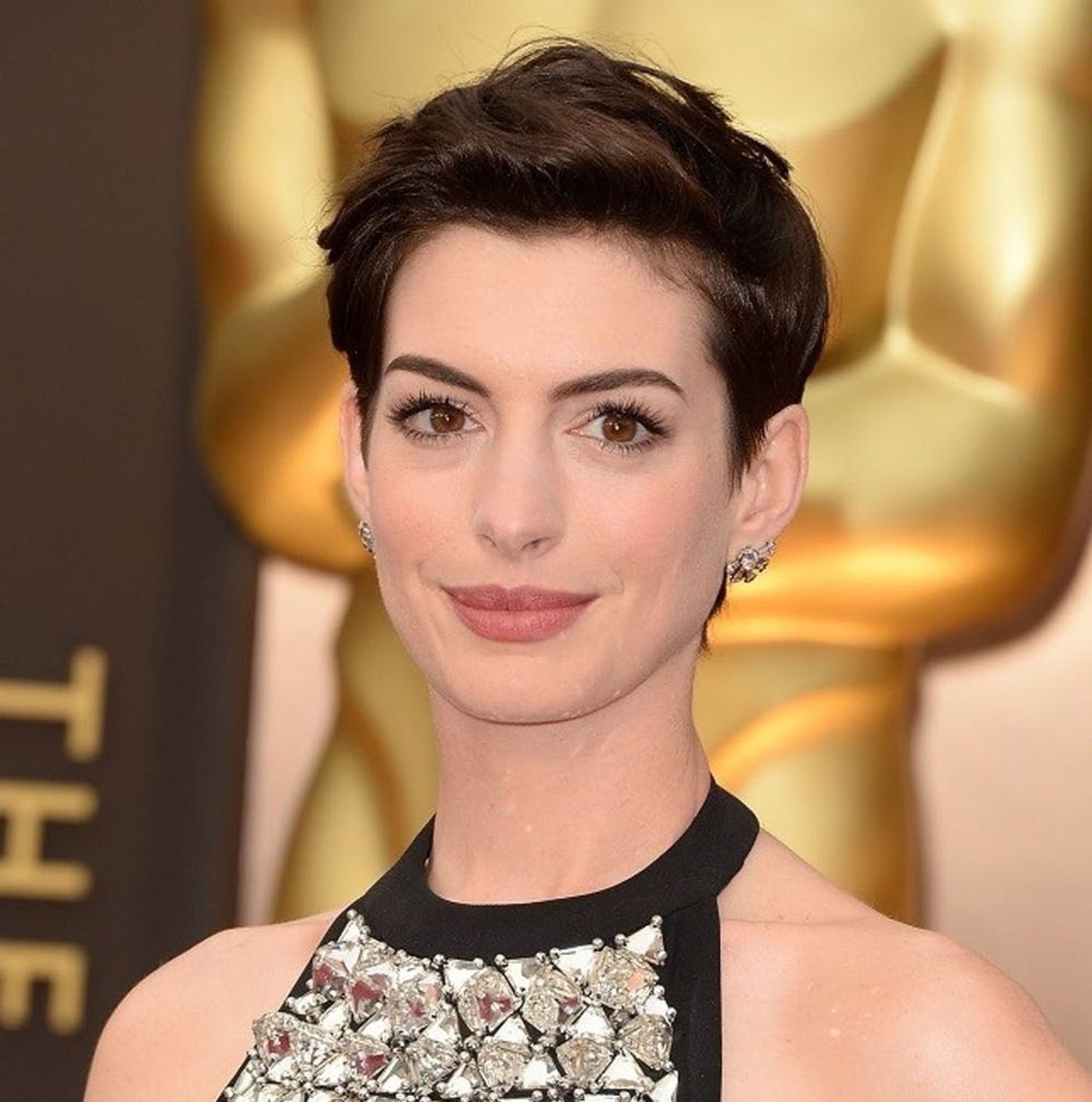 Anne Hathaway’s Oscars Update Is the Sweetest Baby Bump Selfie Ever ...