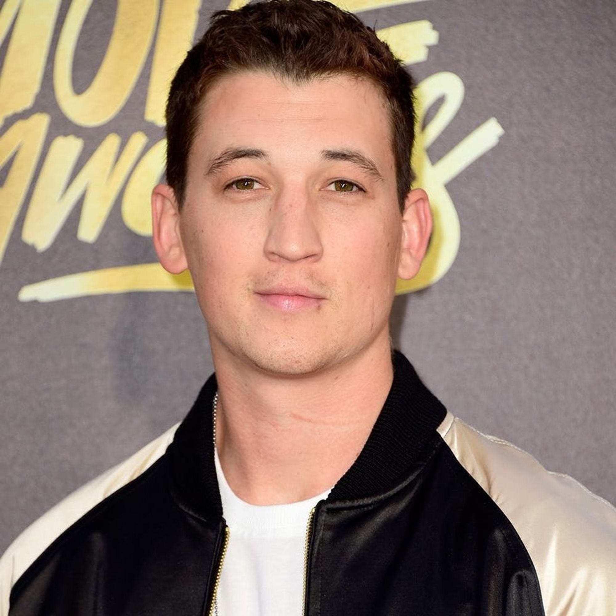 Miles Teller S New Hair Is Straight Out Of A 90s Boy Band Brit Co