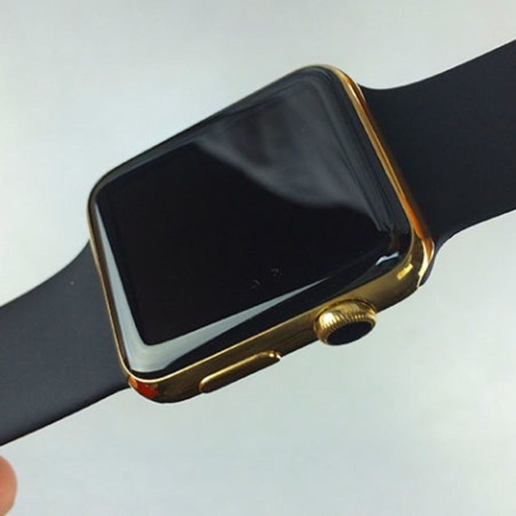 This Kickstarter Will Turn Your Apple Watch Gold for Way Less Than $10K ...