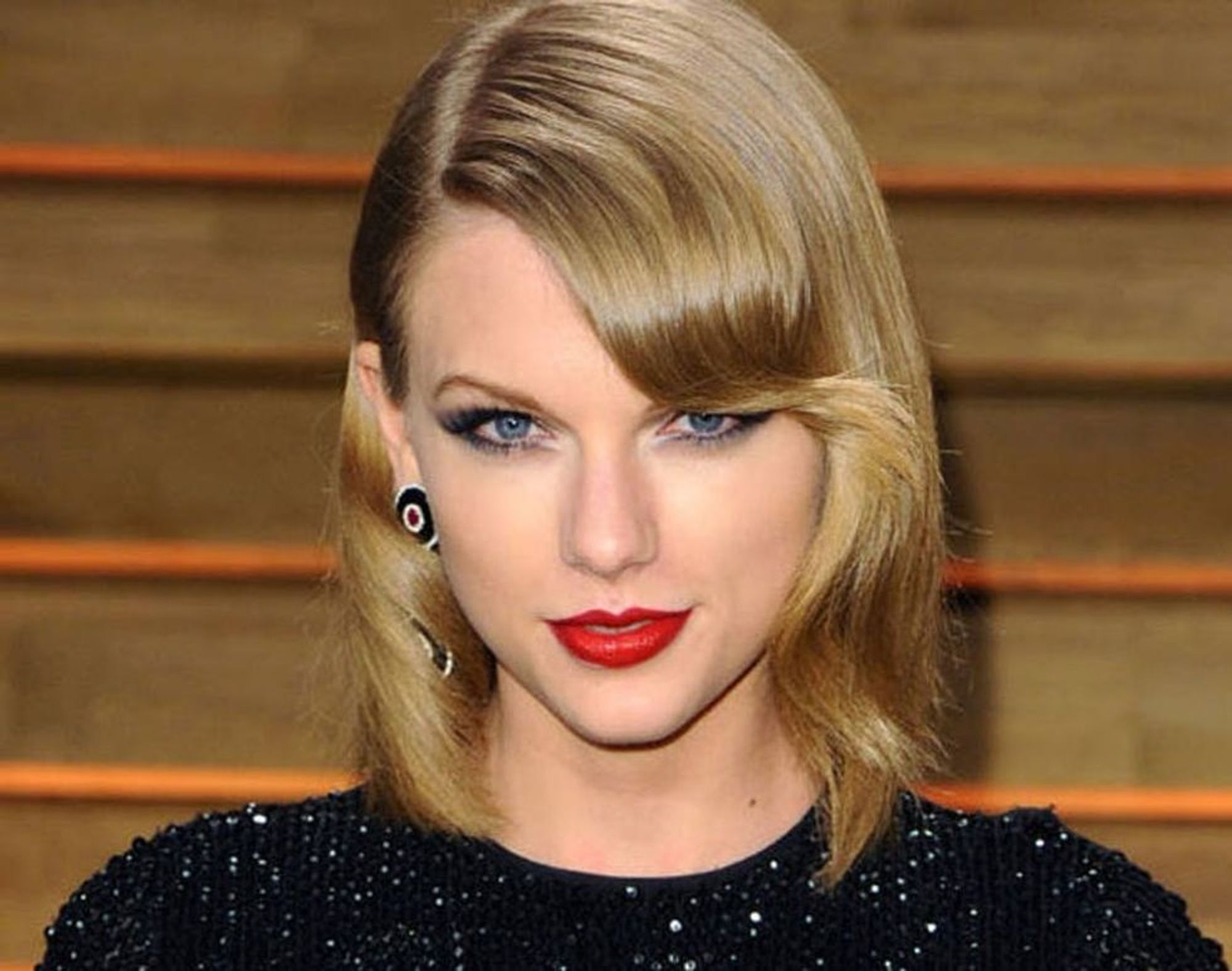 22 of Taylor Swift’s Best Curly, Straight + Short Hairstyles - Brit + Co