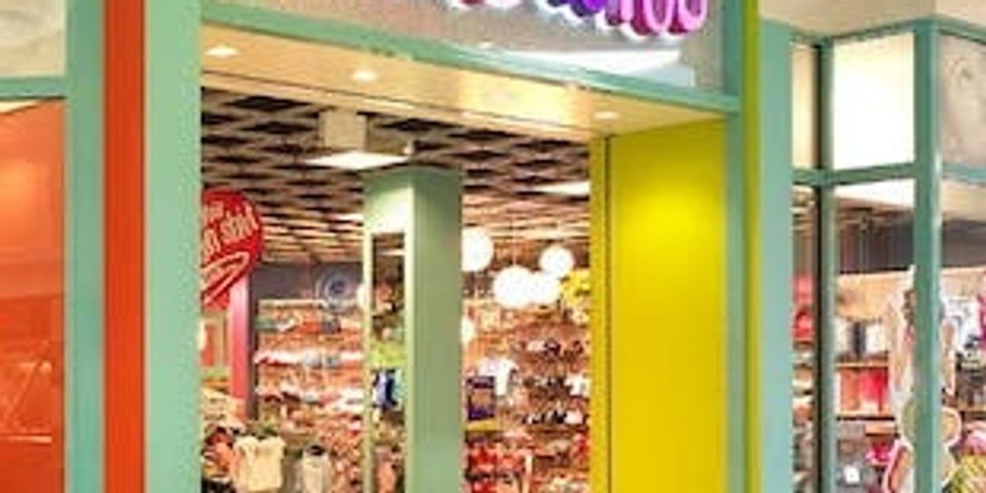 2 of Your Favorite ’90s Stores Are About to Make a Major Comeback