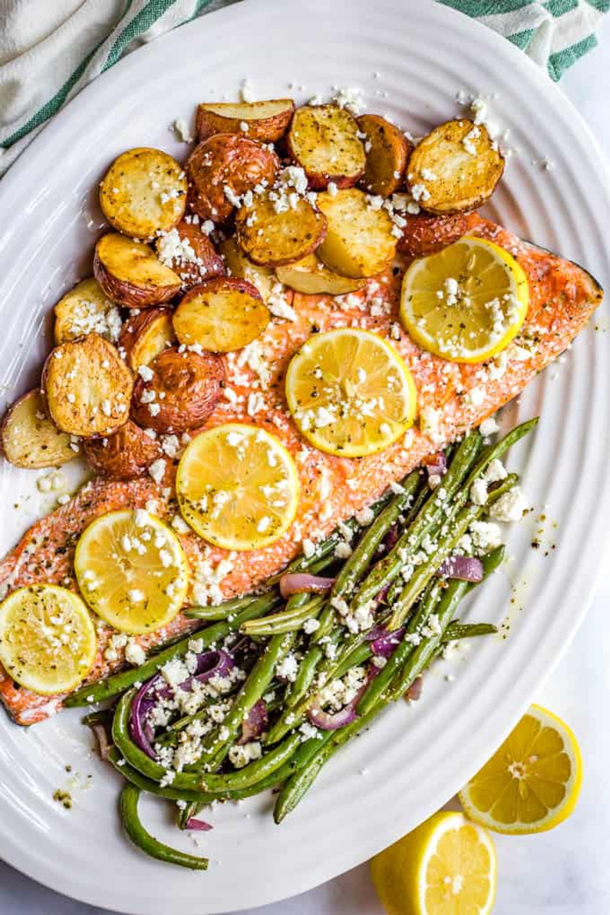 Roasted one-pan salmon and potatoes with green beans - Family Food on ...