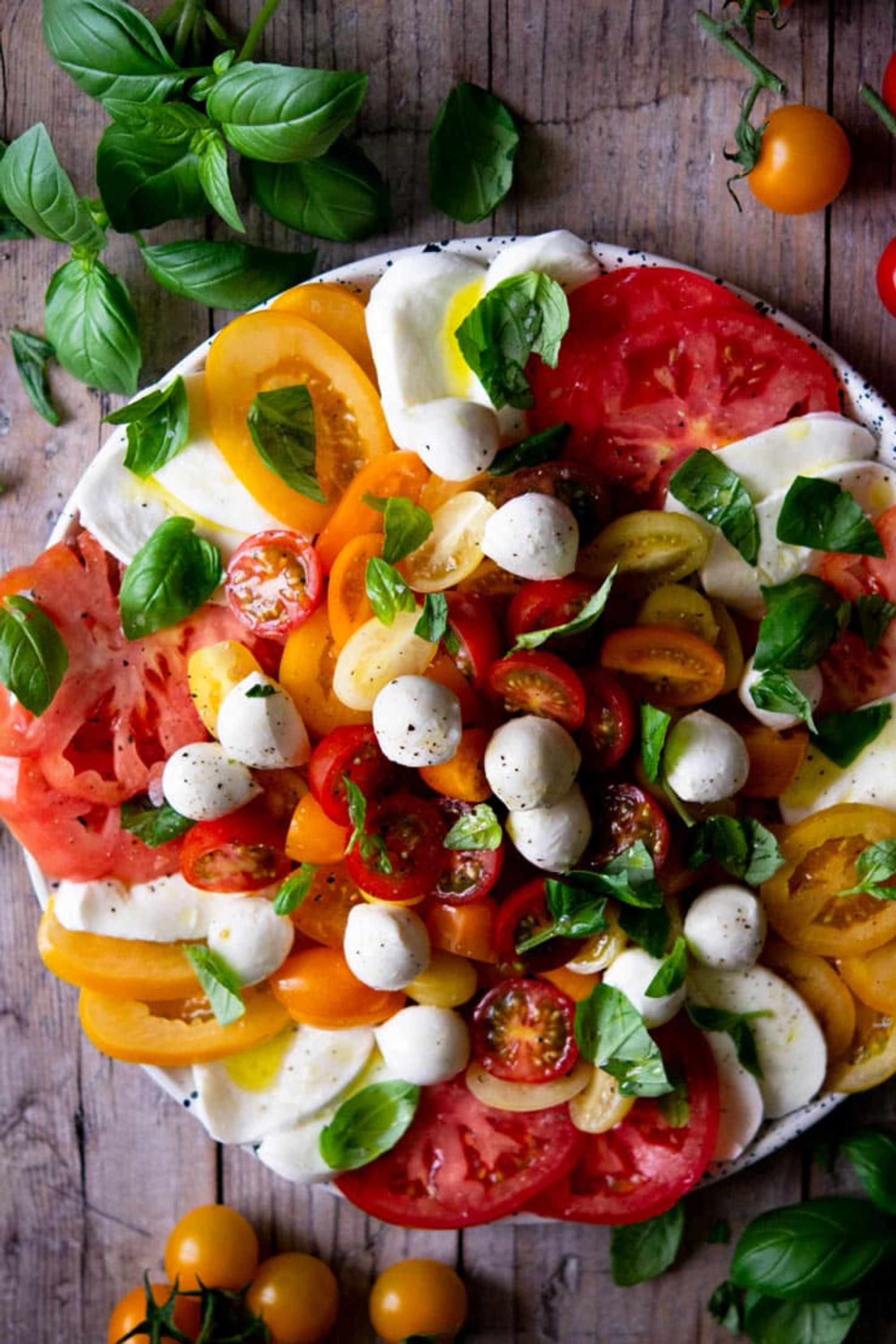 Classic Caprese Salad - Easy, Fresh &amp; Delicious - Inside The Rustic ...