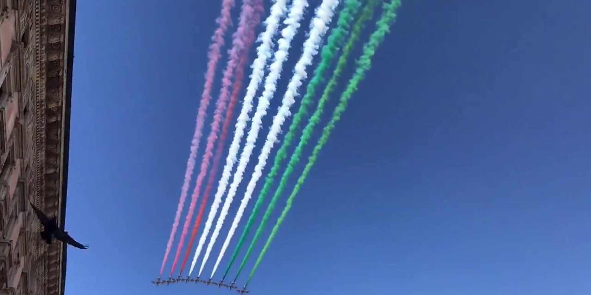 La Frecce Tricolori su Milano Panorama