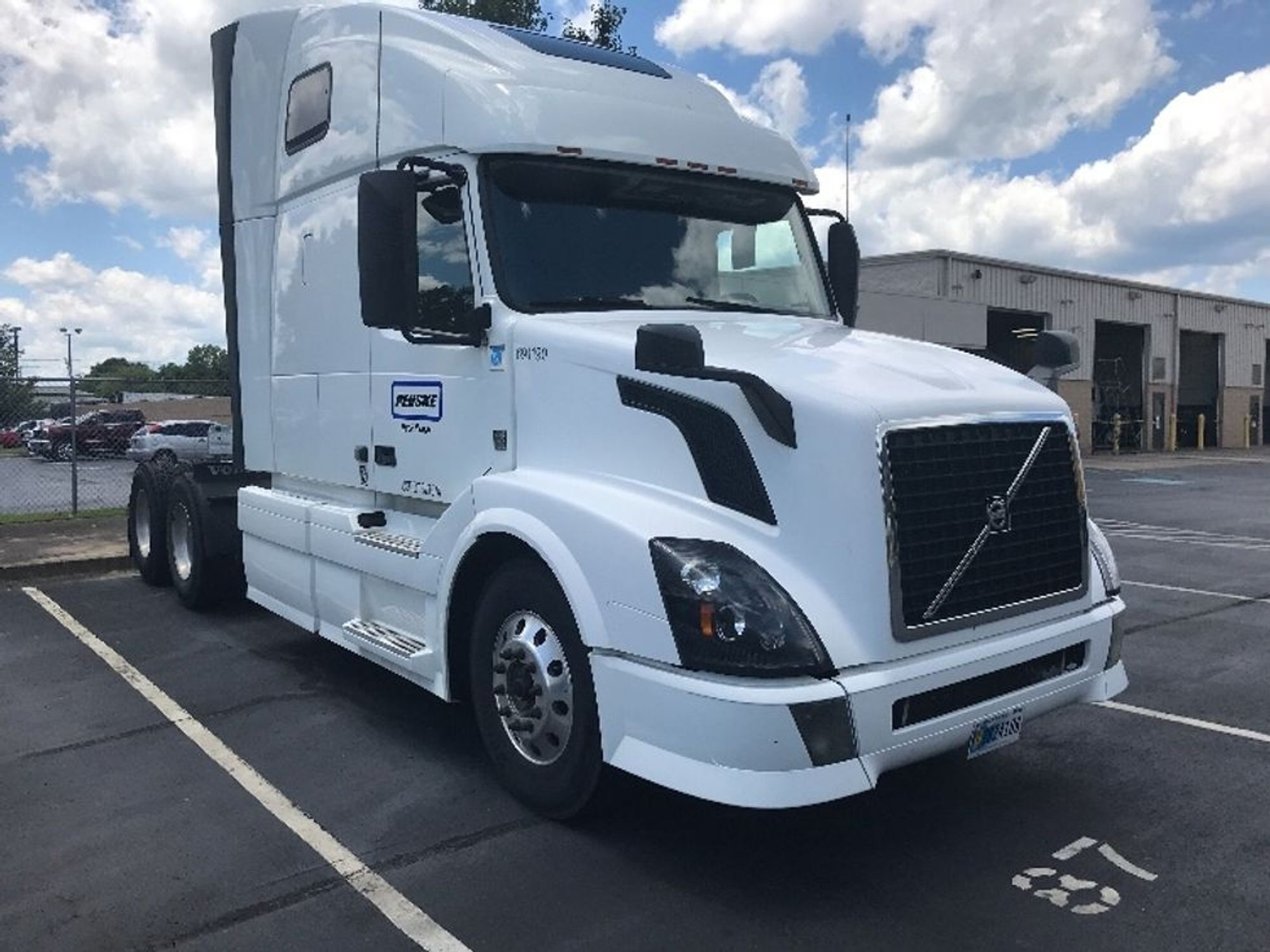 Used 2015 Volvo Tractor Sleeper Tractor - Unit 691190 - Penske Used Trucks