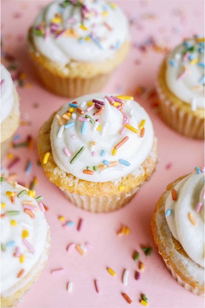 Easy Vanilla Cupcakes