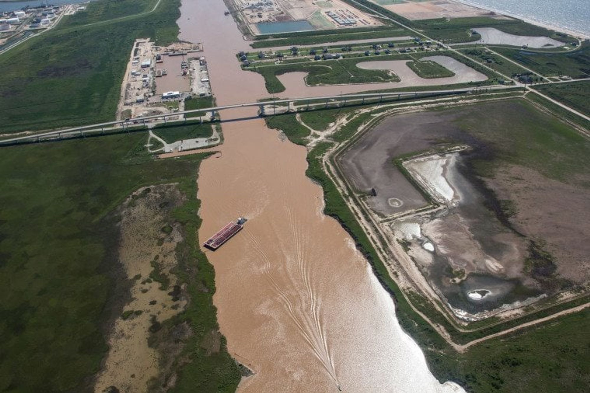 Dirtying the Waters Texas ranks first in violating water pollution rules EHN