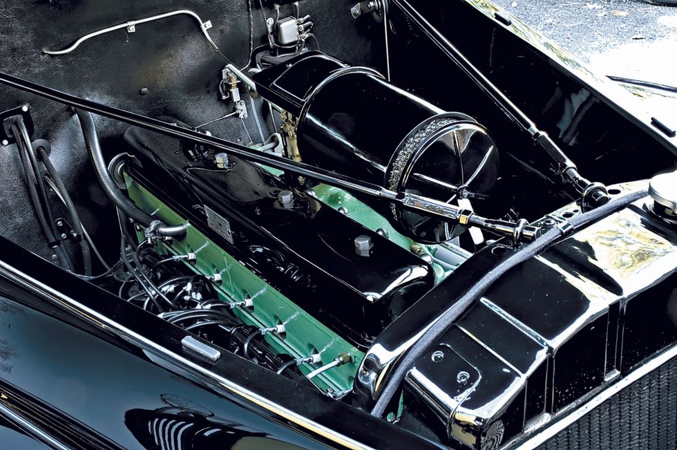 1940 Nash Ambassador Eight Special - Engine Bay