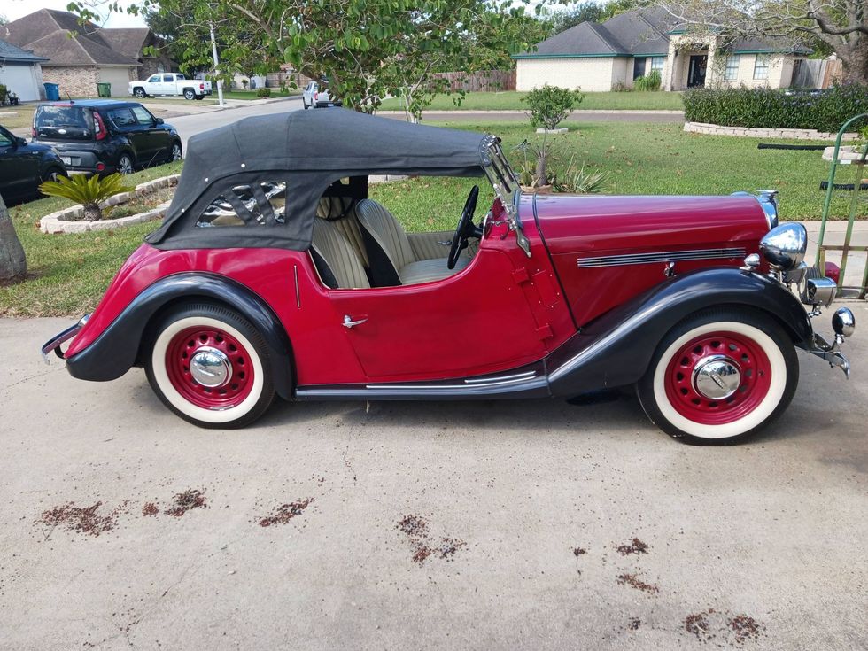 1946 Singer 9 Roadster - RH side profile