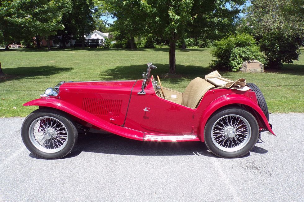 1949 MG TC side
