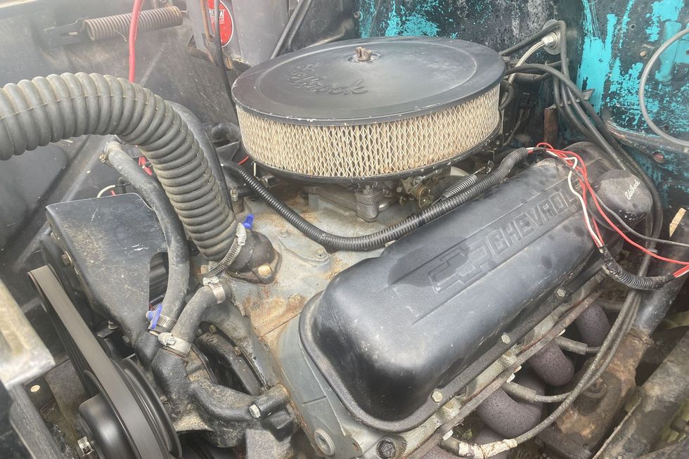 1958 Chevrolet 3100 Apache Fleetside 454 V8 engine bay