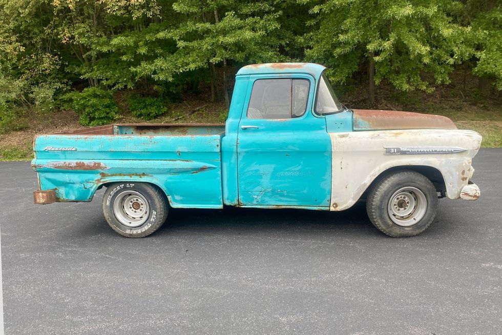 1958 Chevrolet 3100 Apache Fleetside side
