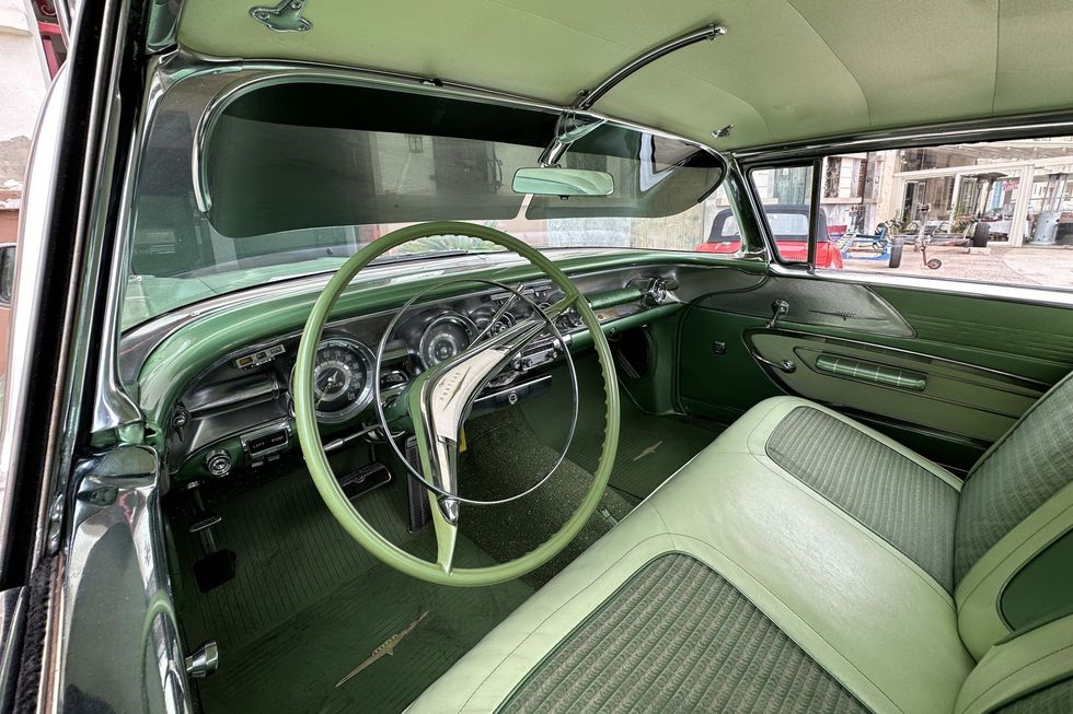 1958 Pontiac Bonneville Sport Coupe, interior