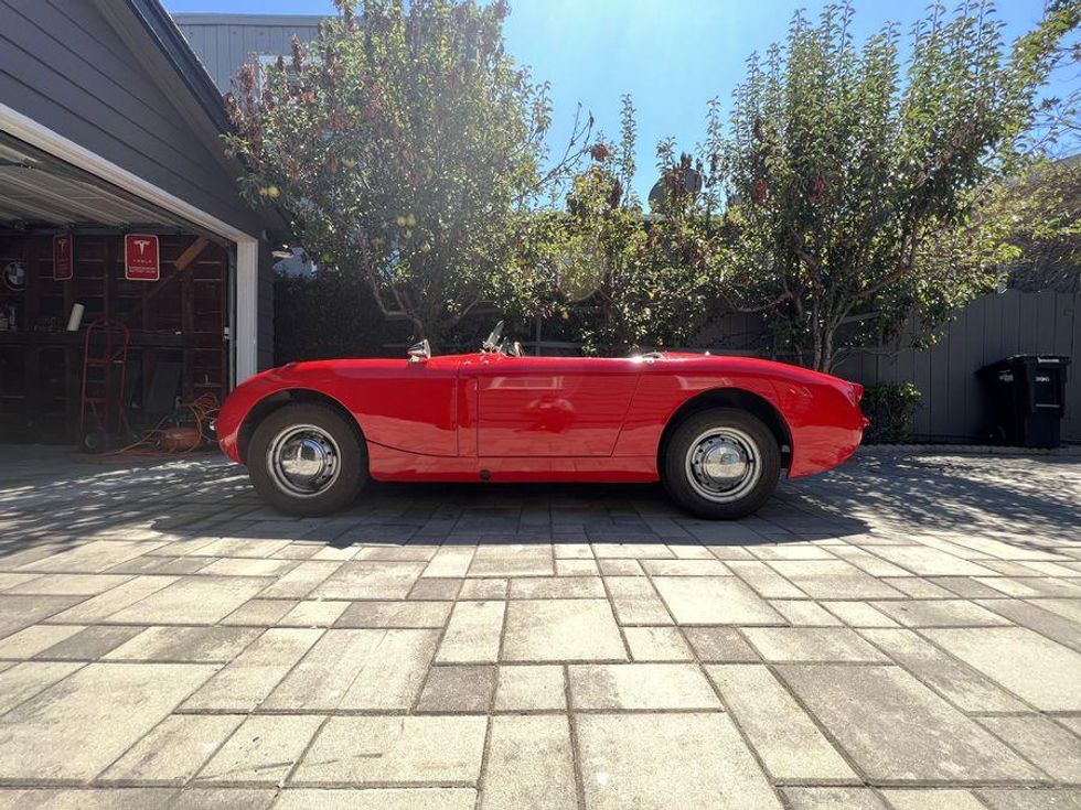 Fivespeed swap, Brooklands windscreens give 1960 AustinHealey Sprite