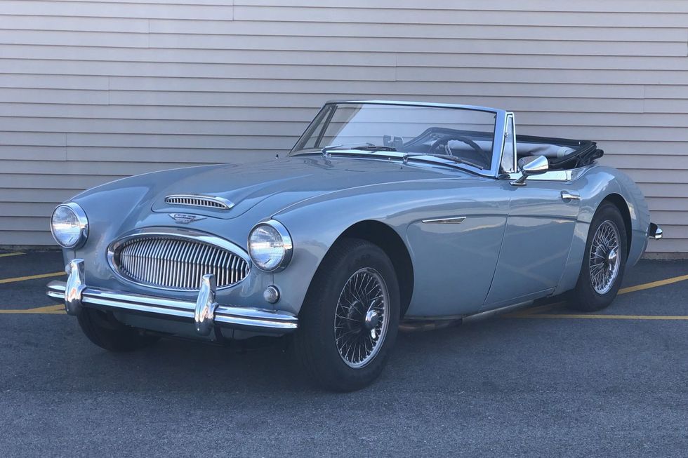 1963 Austin-Healey 3000 Mk II BJ7 Cabriolet, vorderes Viertel, Verdeck nach unten