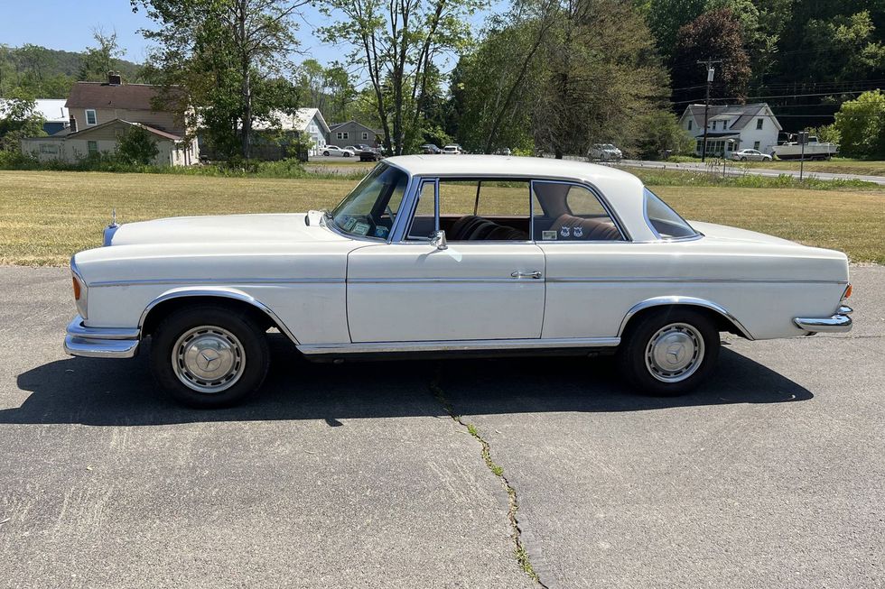 1965 Mercedes-Benz 300SE Coupe side