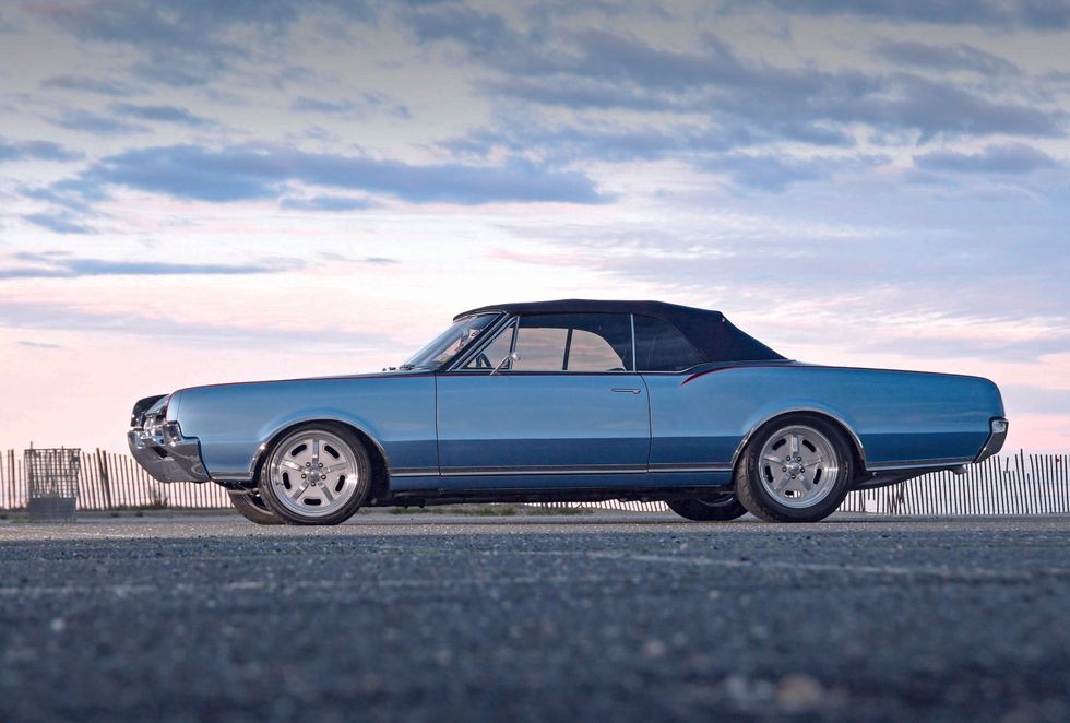 1967 Oldsmobile Cutlass convertible - side profile