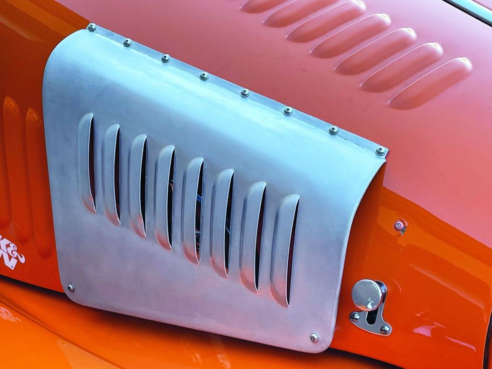 1969 Morgan 4/4 - Hood vent