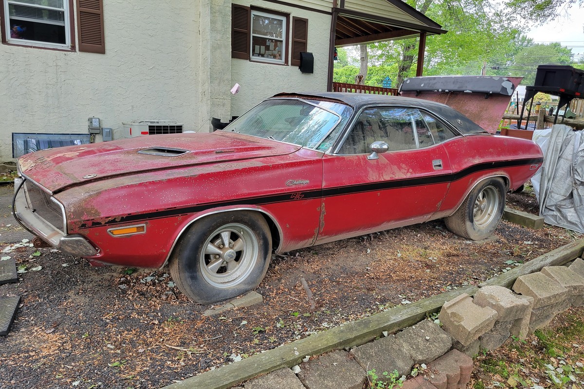 383 Six Pack? This Barn-Find 1970 Dodge Challenger R/T Has One! - Hemmings