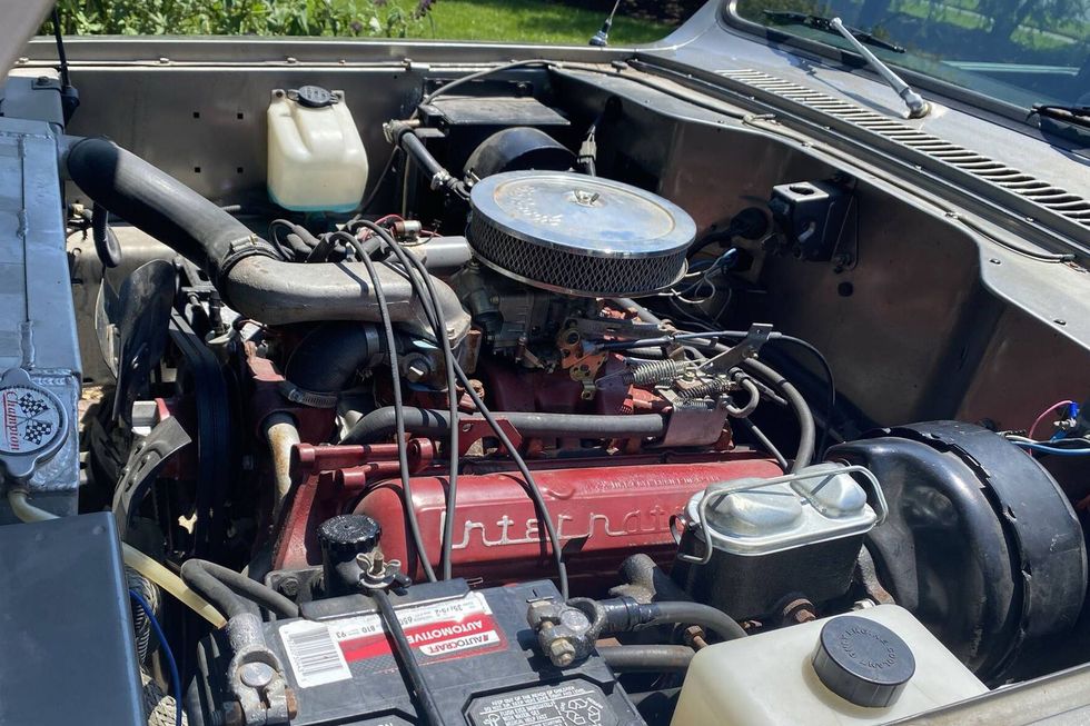 1972 International Scout II engine bay