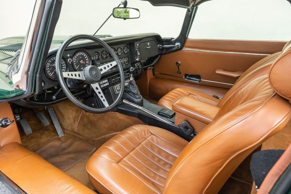 1974 Jaguar E-type Series 3 XKE V12 Open Two-Seater convertible interior