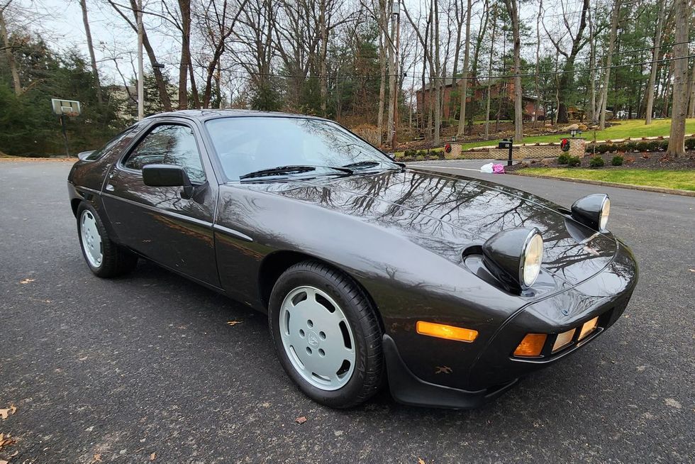 1982 Porsche 928, front quarter, headlights up