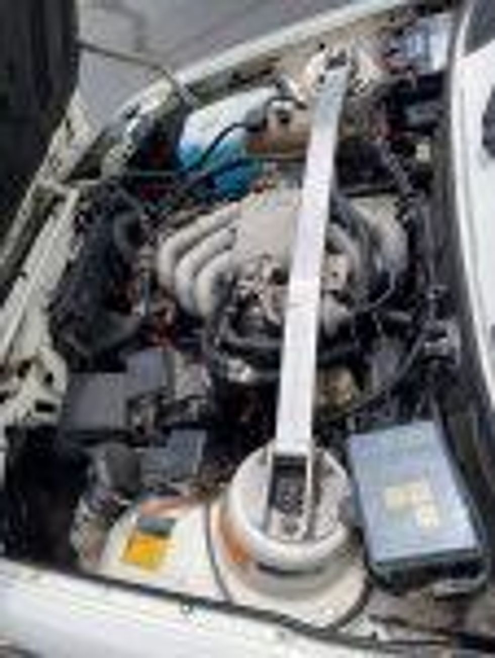 1985 BMW 323i Baur TC Convertible engine
