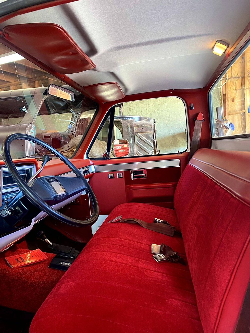 1986 Chevrolet K10 Silverado Fleetside 4x4 interior