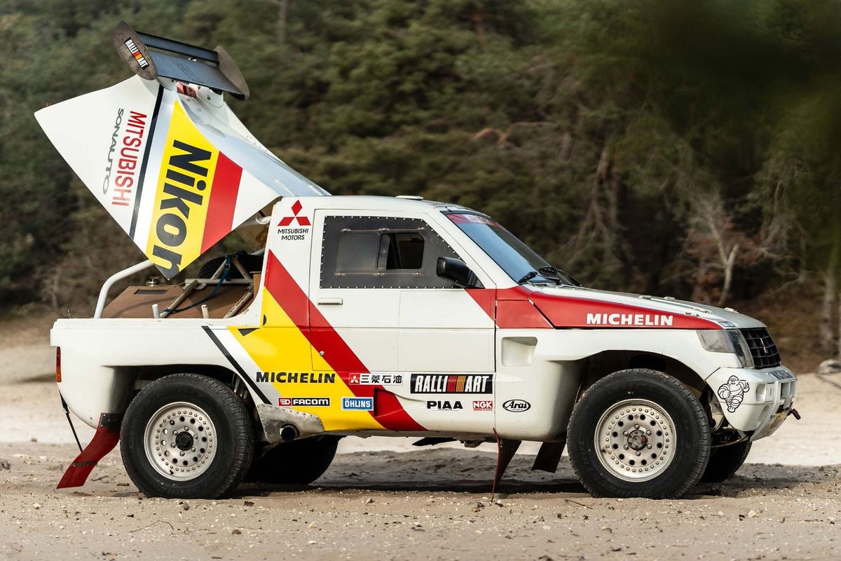 Paris-Dakar-raced Mitsubishi Pajero at auction for $375000
