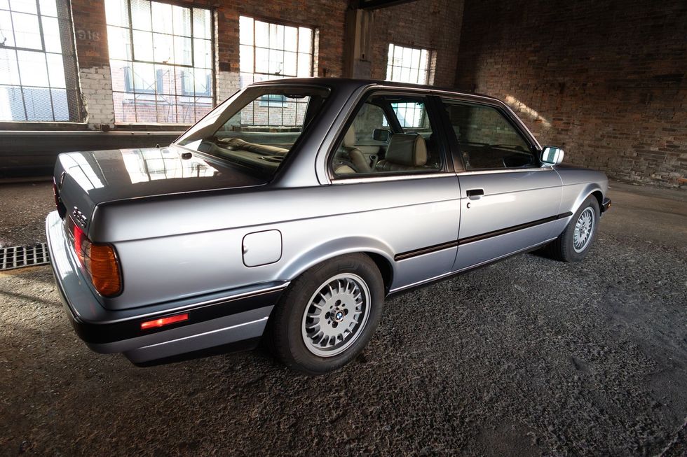 1990 BMW 325i rear quarter