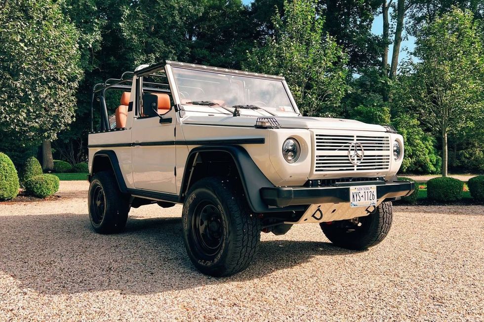 1991 Mercedes-Benz 250GD front quarter