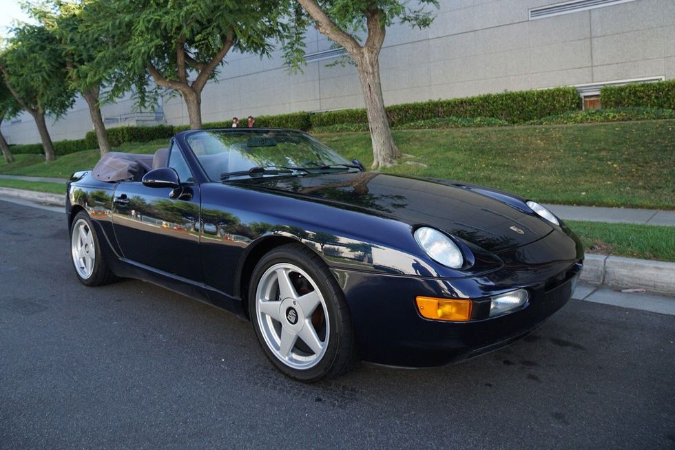 Porsche 968 Cabrio, Baujahr 1994, Vorderteil, Verdeck nach unten