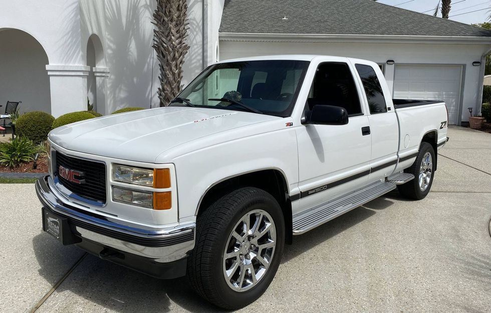 1996 GMC Sierra 1500 SLE Club Coupe 4x4 pickup, front quarter