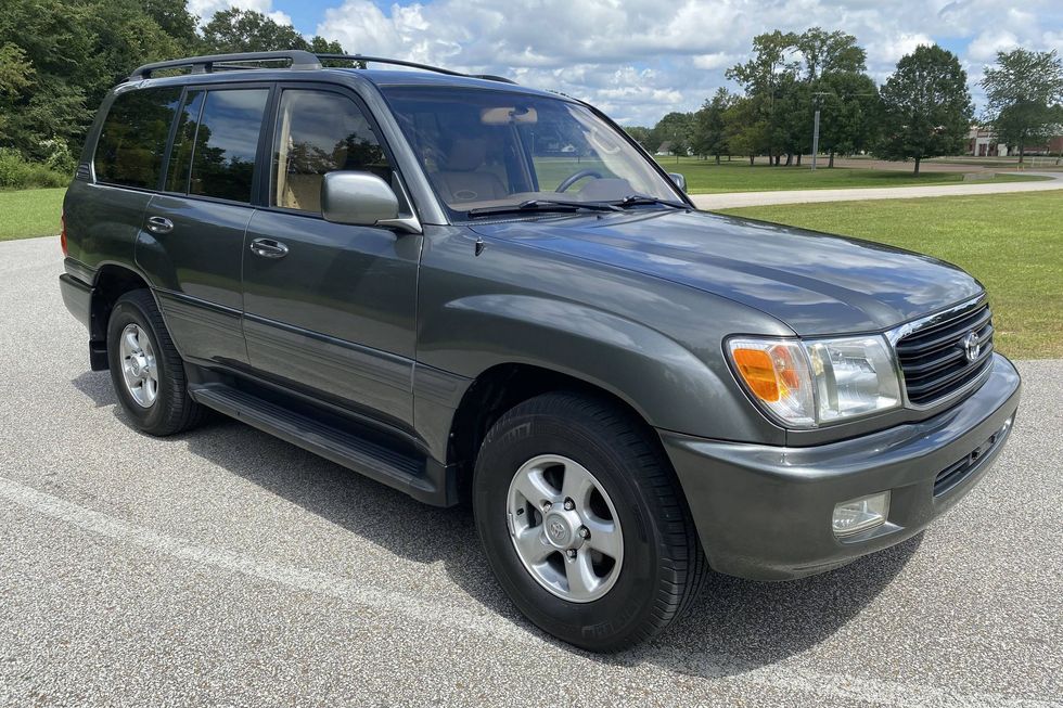 1999 Toyota Land Cruiser front quarter