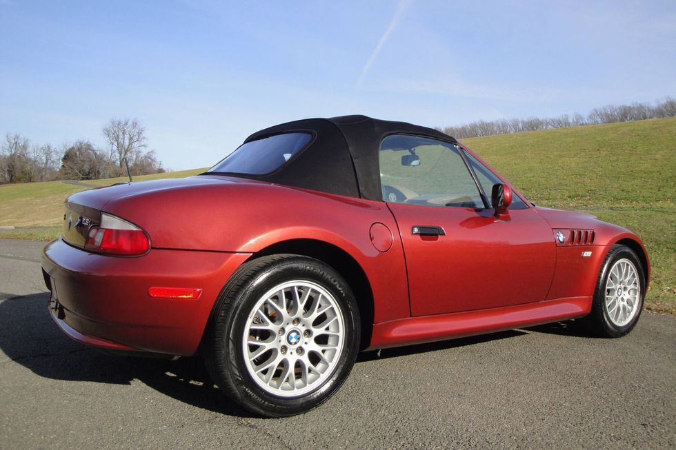 2001 BMW Z3 2.5i Roadster, hinteres Viertel, aufgefüllt