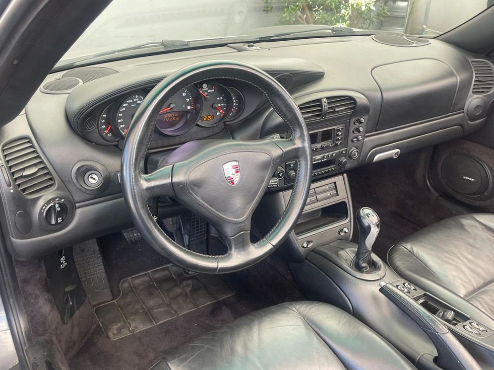2002 Porsche Carrera 4 convertible - cockpit