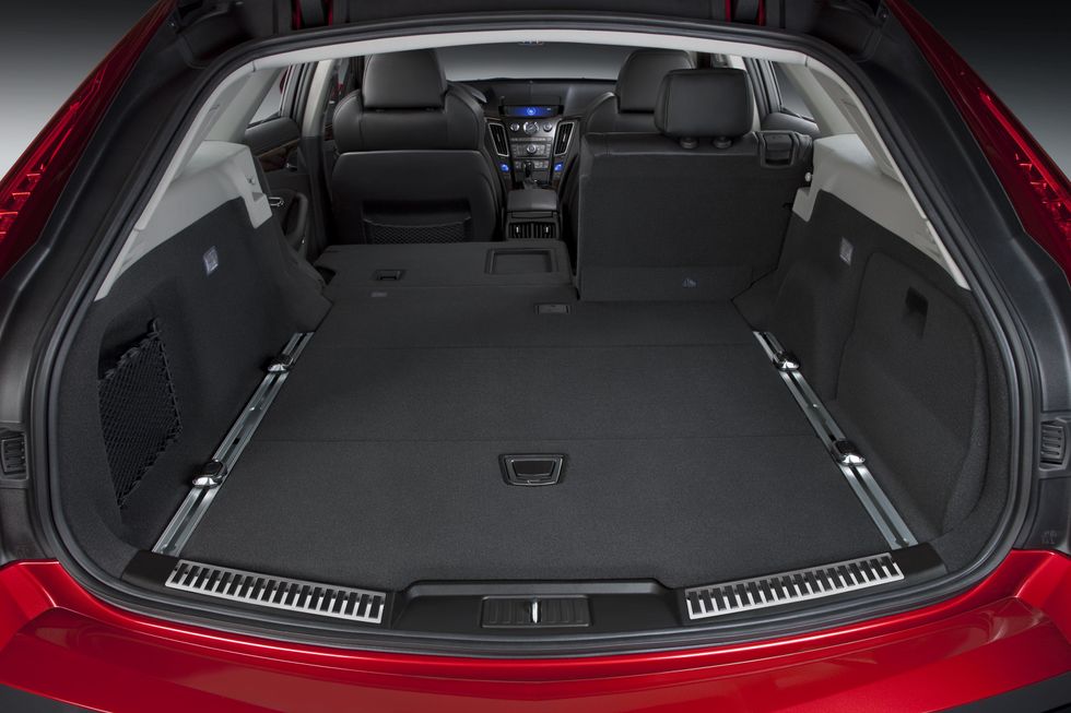2011-u201914 CTS-V Wagon Interior Cargo Area