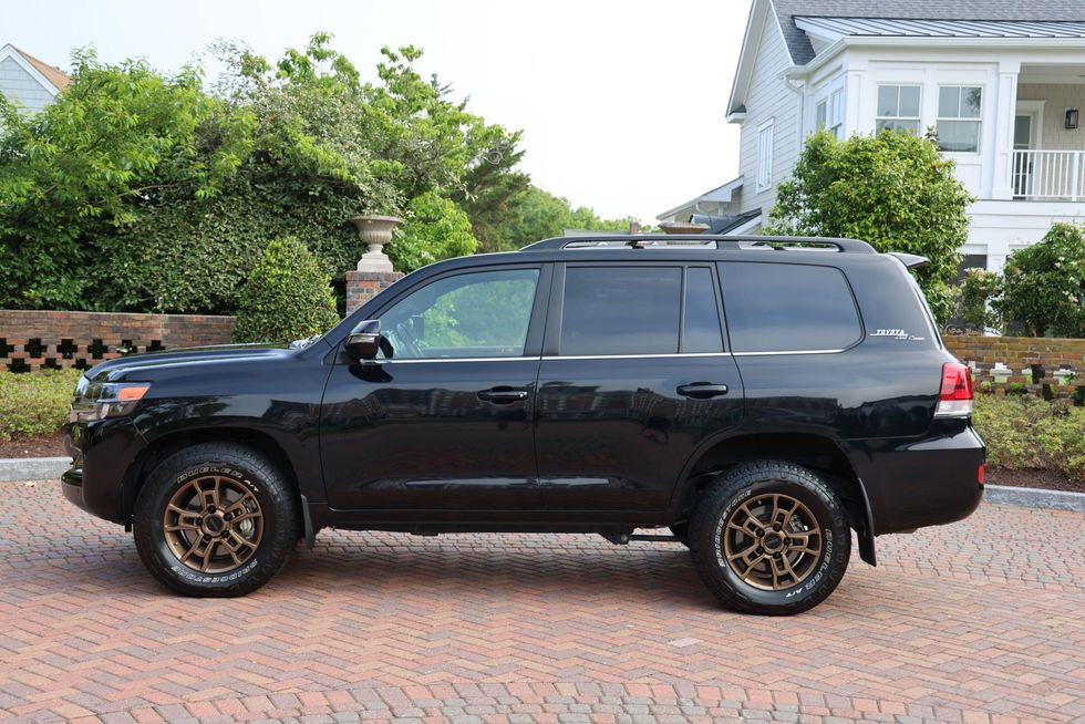 2020 Toyota Land Cruiser Heritage Edition, side view