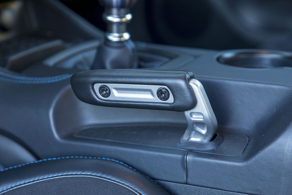 2024 Ford Mustang Dark Horse - Emergency brake handle