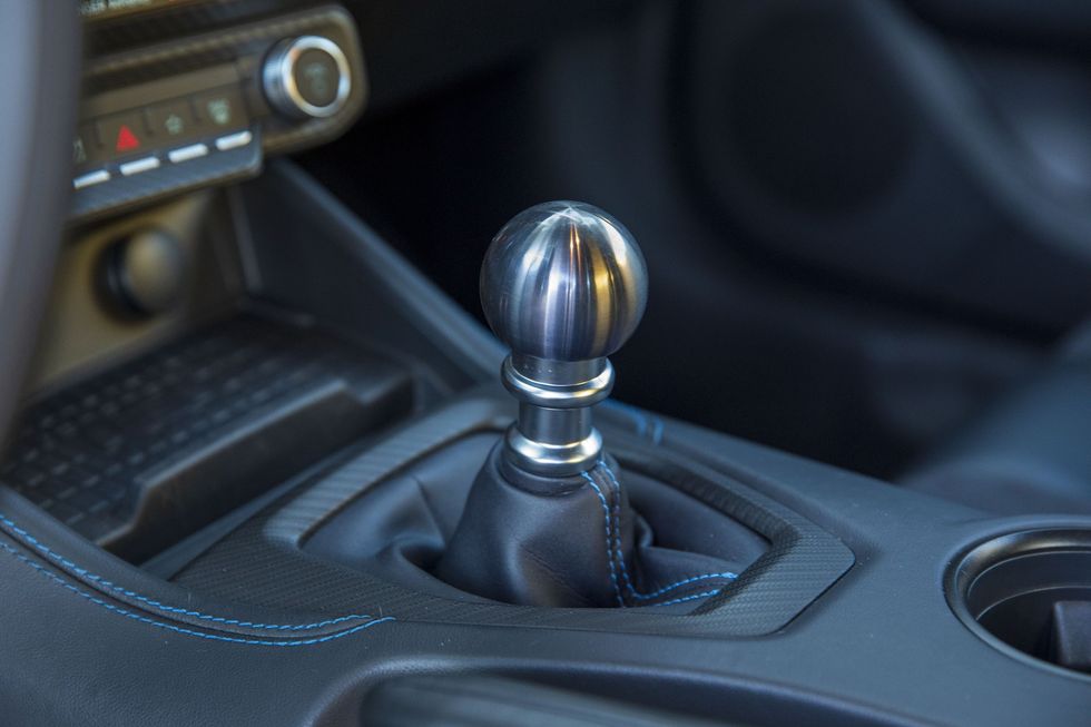 2024 Ford Mustang Dark Horse - Shifter